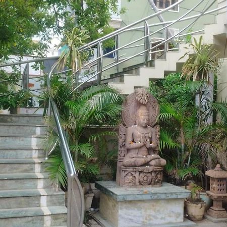 Hotel City Palace Brahmapur Bagian luar foto