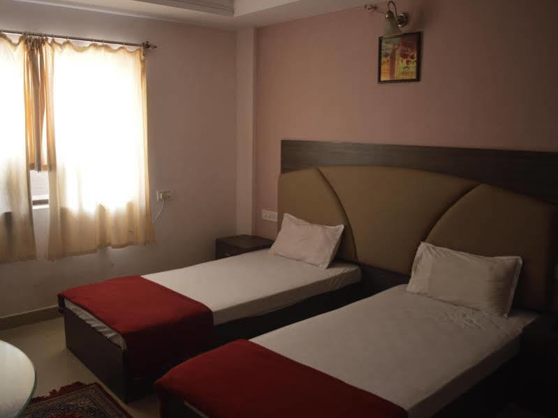 Hotel City Palace Brahmapur Bagian luar foto